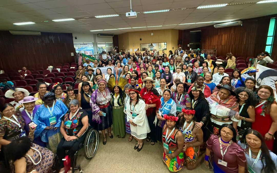 Mujeres indígenas de cinco regiones socioculturales del mundo se congregan en Belém do Pará para articular estrategias globales frente a la crisis climática y reafirmar la defensa de sus territorios