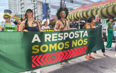Brasil. Los pueblos indígenas marchan por las calles de Belém exigiendo una mayor participación en las negociaciones de la COP30